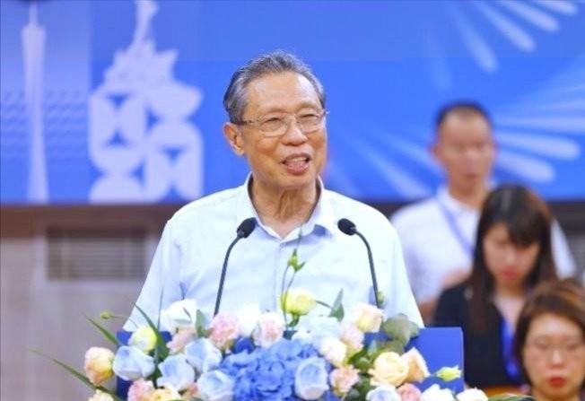 近日，钟南山院士在受邀参加广东篮球邀请赛时，谈到刚刚结束的男篮亚洲杯，他说：“我