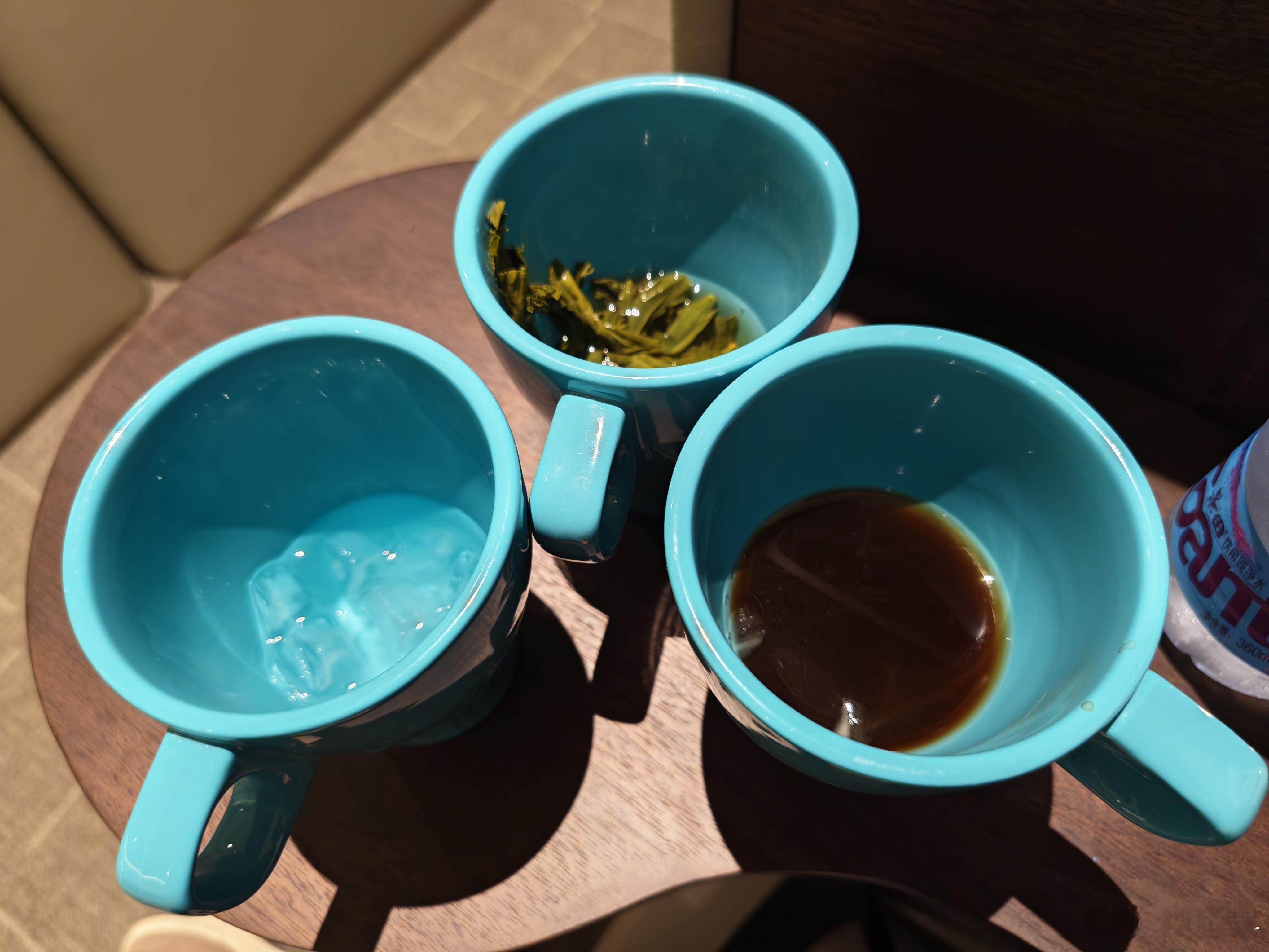 一杯浓咖啡+一杯浓茶+一杯冰水很刺激，别说出去这种喝法