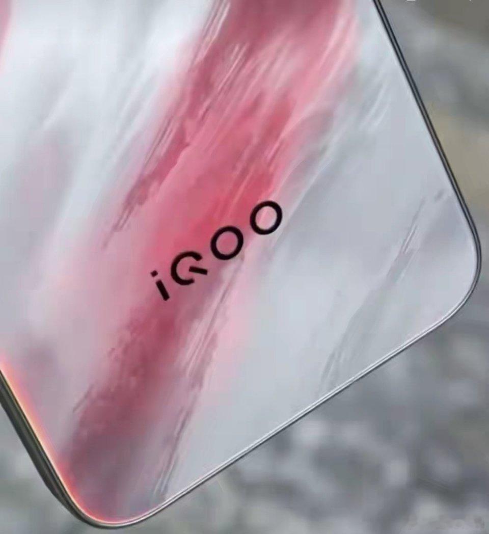 iQOO15海报曝光！摄像头模组大变样，呈圆形设计，摄像头明显更凸了，摄影大升