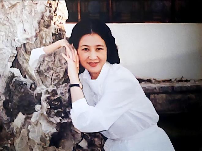 不查不知道，一查吓一跳！原来大画家范曾与第三任妻子的爱情故事，竟是如此“惊天动地