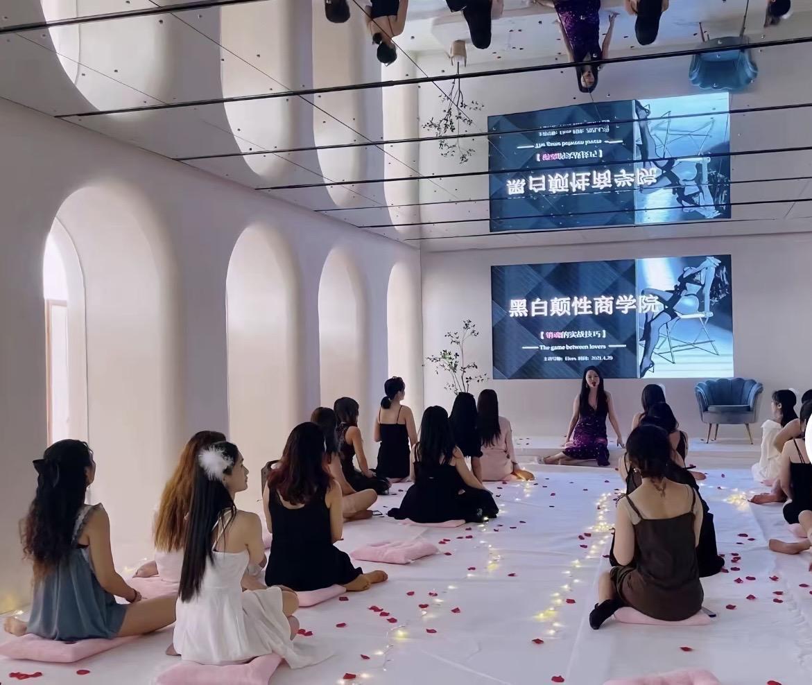 这年头，有一门课，叫“性商课”。这主打两性技巧的“性商”（SexualQuot