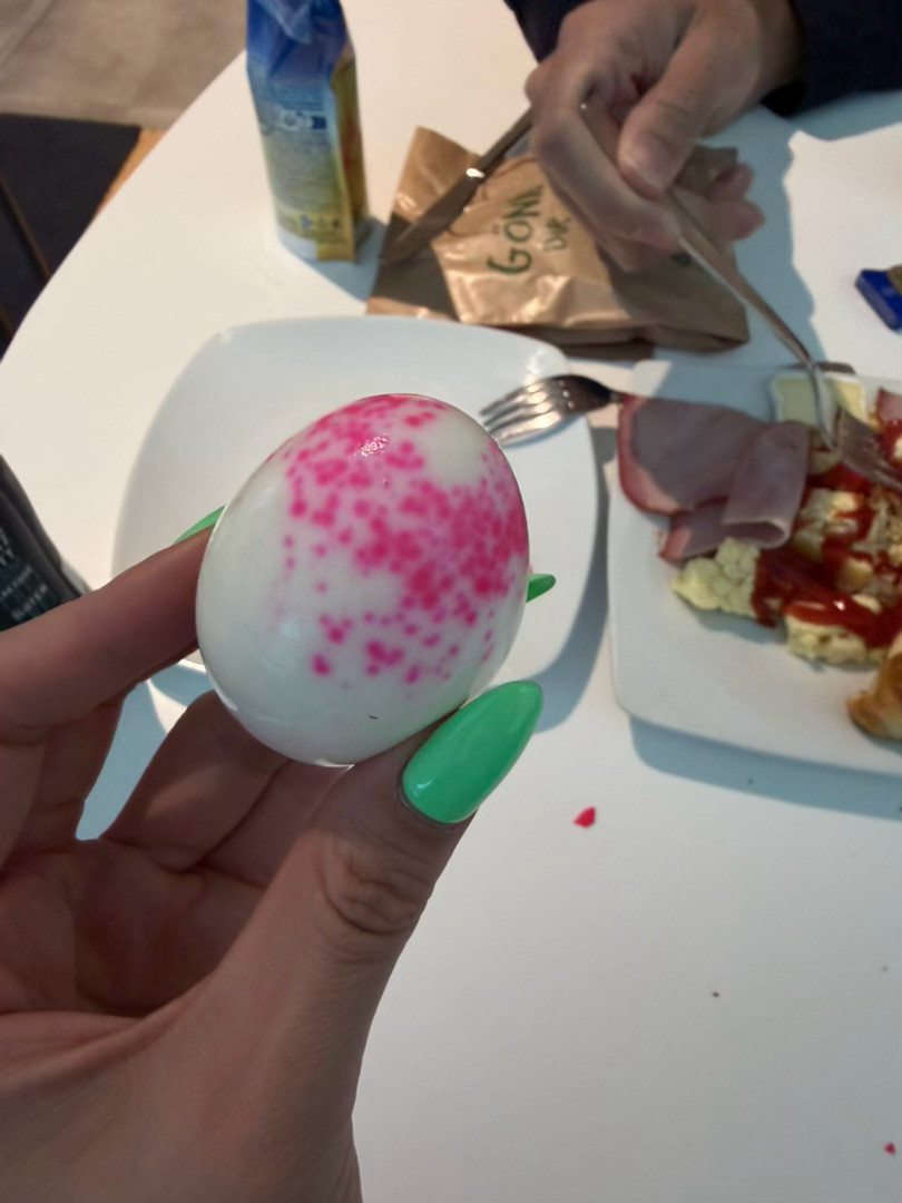 在机场休息室发现了一个漂亮的鸡蛋🥚剥开之后是这样这能吃吗这…德国·Munic