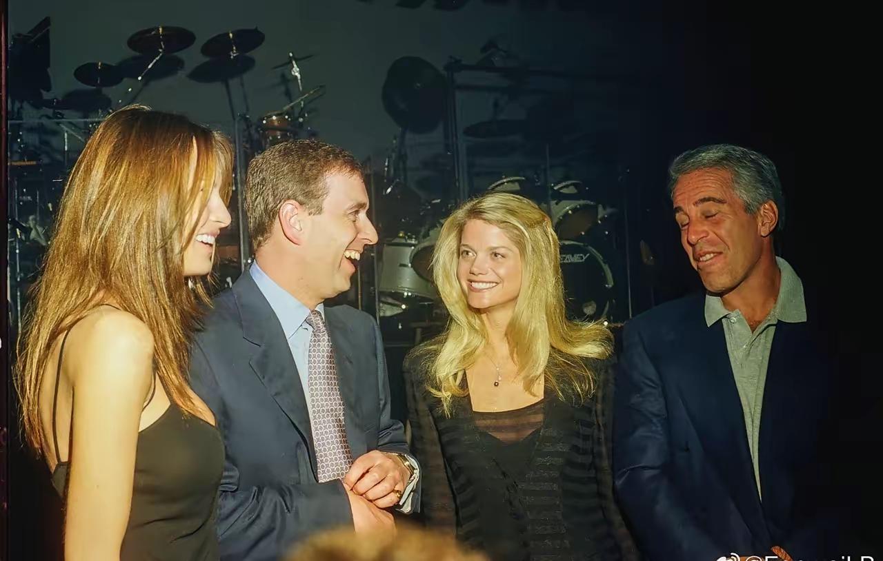 有人说，尽管安德鲁被剥夺了王子的王室称号，但他依旧是英国王位的第八顺位继承人。