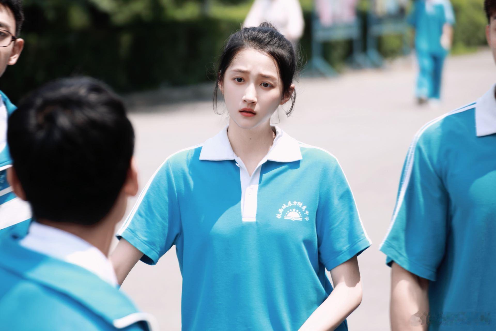 关晓彤岁月有情时演技关晓彤撑伞这一幕校园白月光回来了关晓彤撑伞的镜头真的很有画面