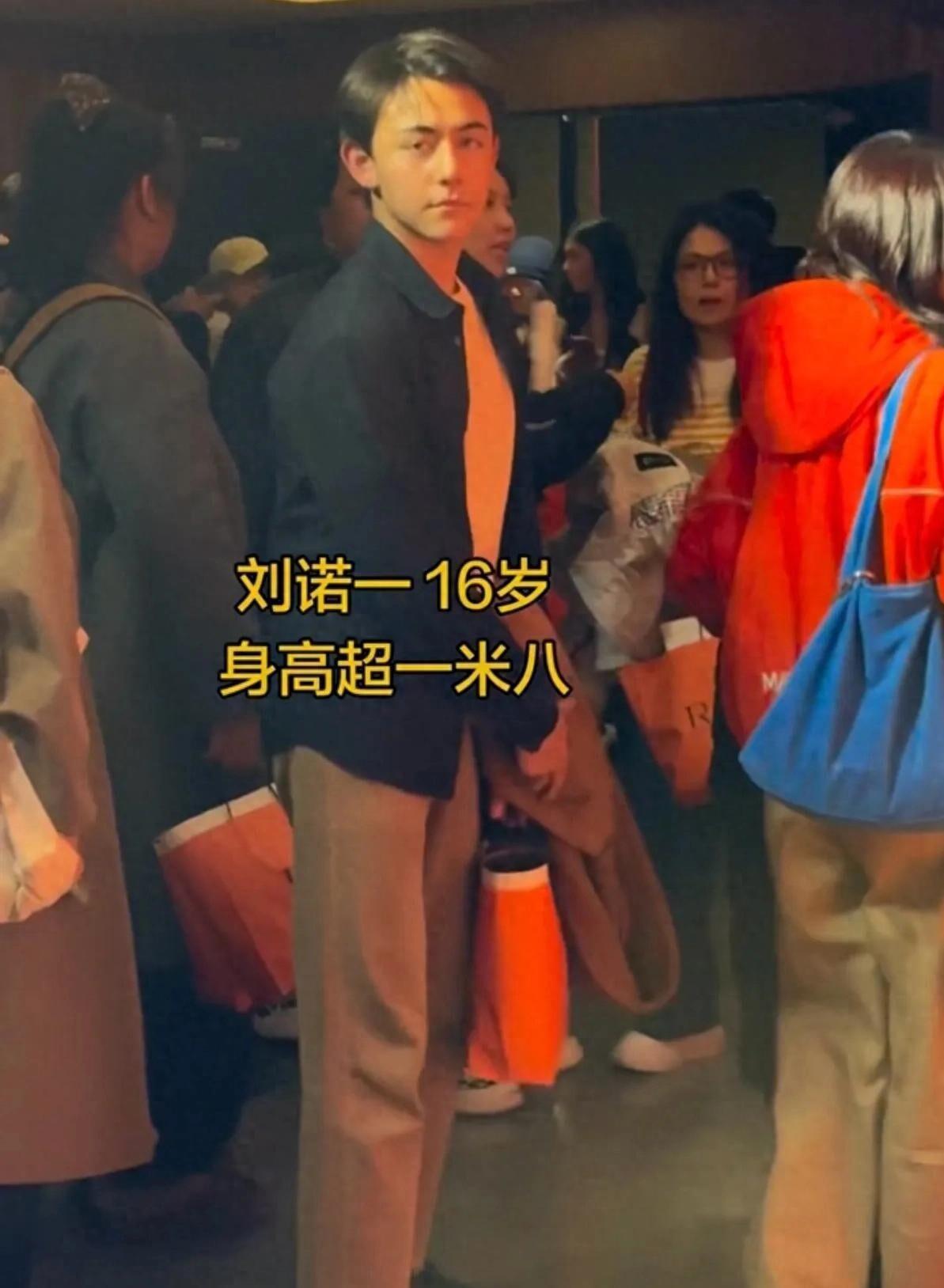 这是刘烨儿子？16岁诺一现身影院，五官酷似小李子，一米8的大高个真帅