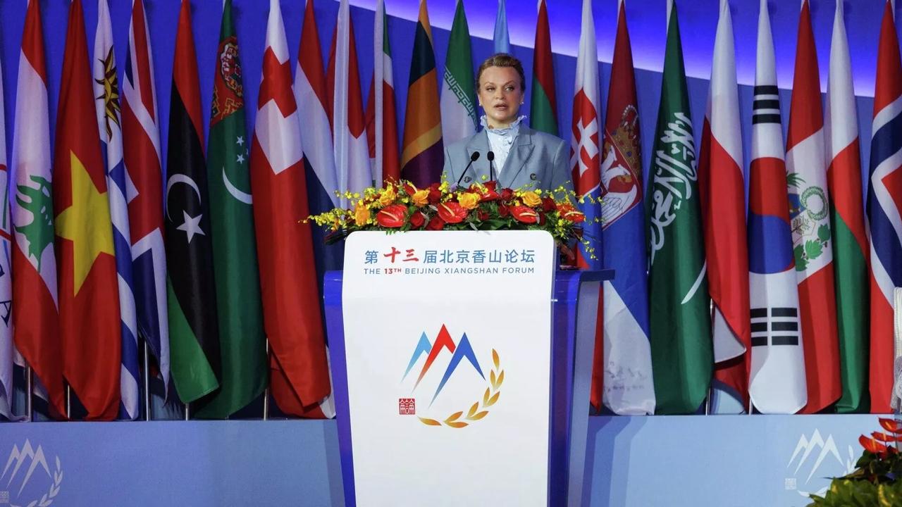 普京这步棋藏得深！咱们主办的香山论坛20周年，俄罗斯派上台的不是将军，而是54岁