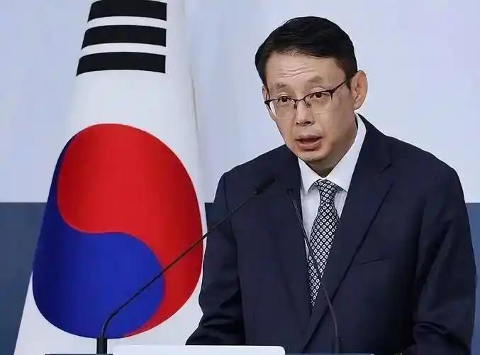 截至9月15日，已经有韩国5.9万人在国会平台联署联合请愿，要求禁止中国人免签入