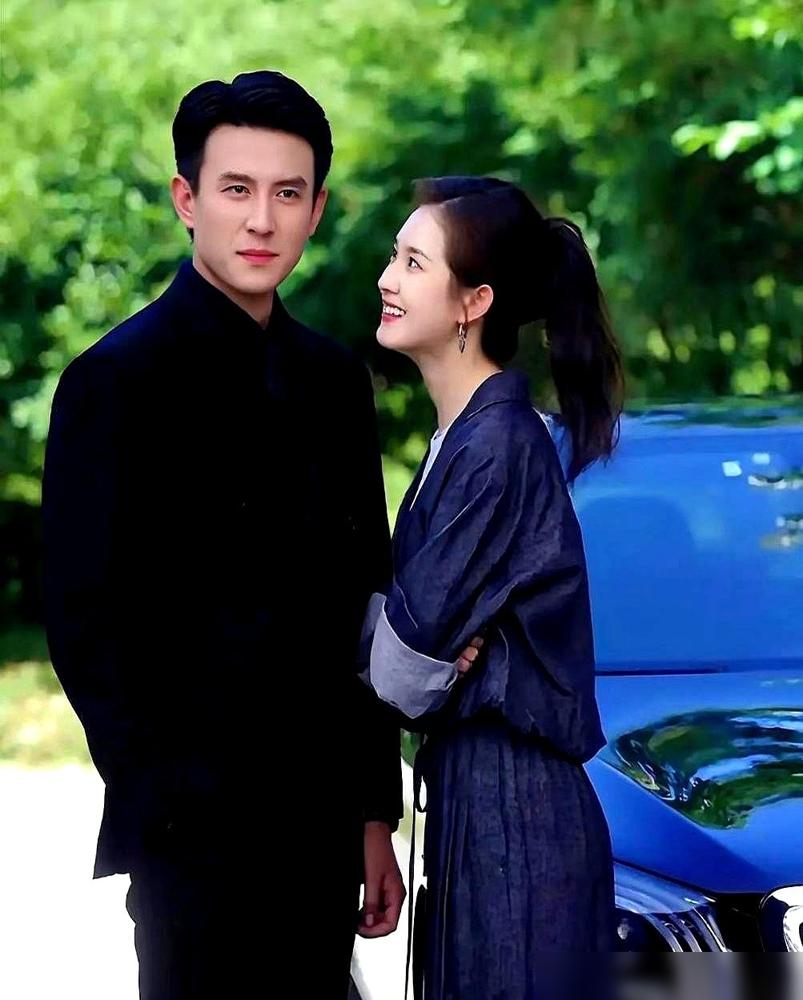 郭宇欣和王晶官宣了。​圈里一片人摇头，说这俩完了，粉丝要跑光。​摇头的人