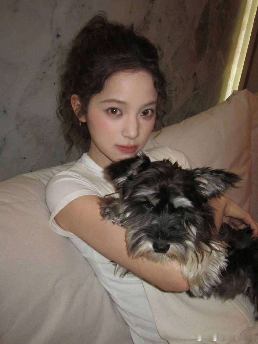欧阳娜娜三姐妹为妈妈庆生欧阳娜娜三姐妹给妈妈庆生🈶~欧阳娜娜三姐妹给妈妈庆生d