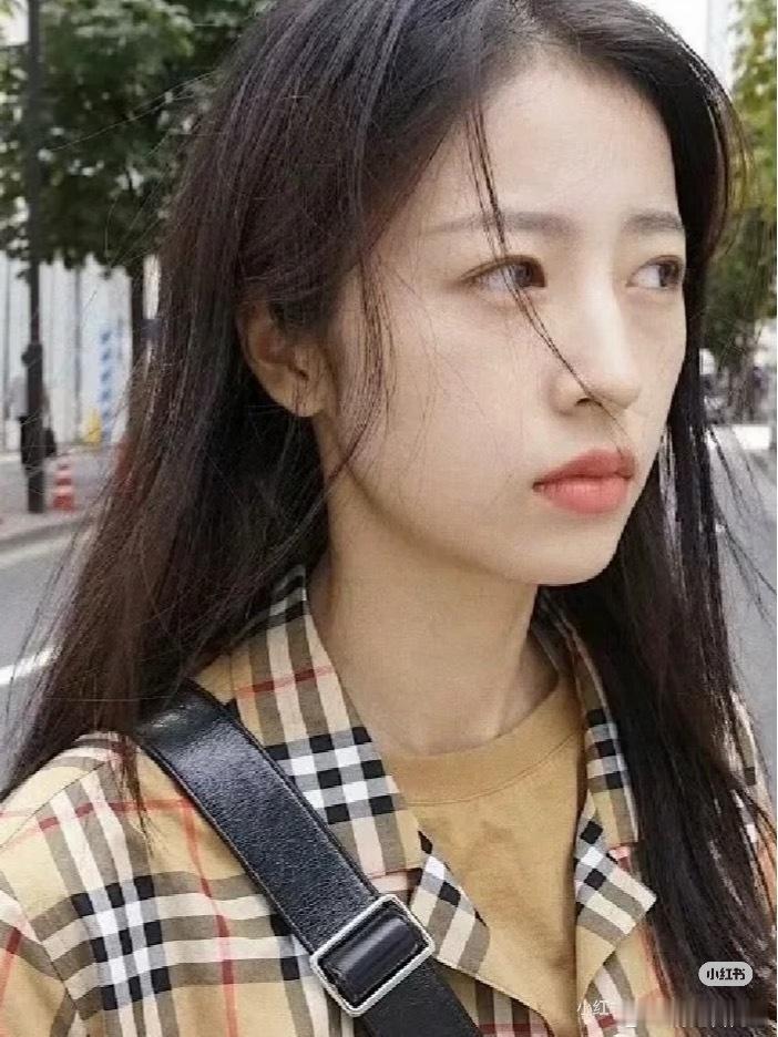 周雨彤工作室道歉周雨彤长得很漂亮气质也好，比劫生伤官，盛产社牛，说话比较直接，甲