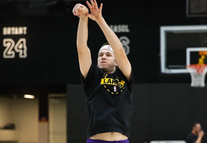 明日NBA季后赛G5，湖人（3）将对阵火箭（1）。湖人对阵火箭出战状态报告：