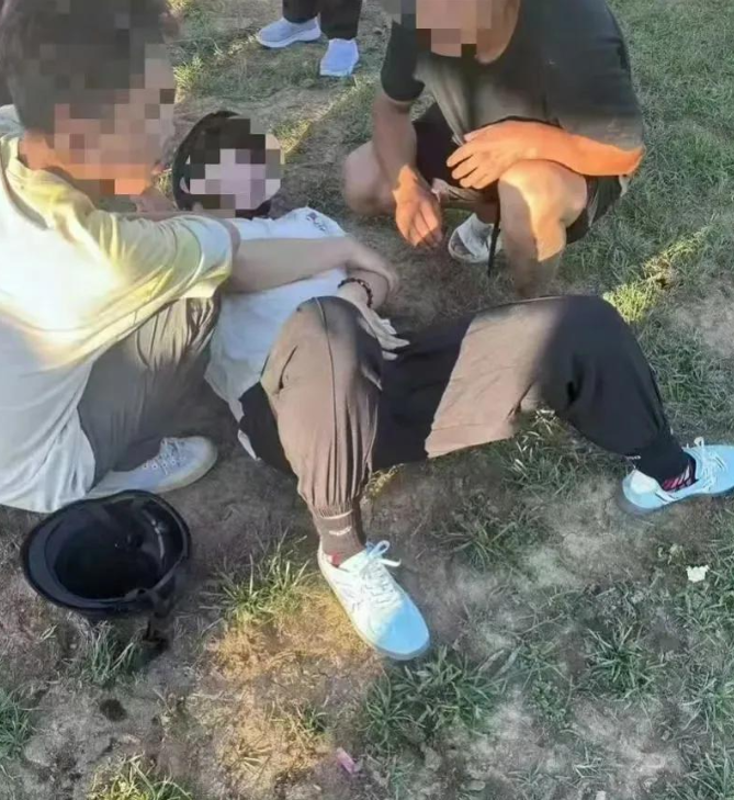 游客被马踢中隐私部位，飞出去两米，当事人：可能当不了爸爸了！