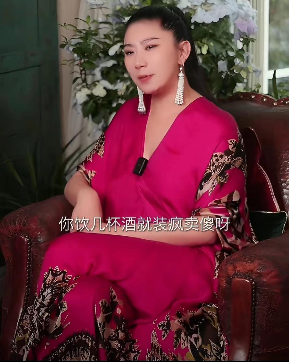 coco讲述爱上谢贤的瞬间，不是谢贤带她走进上流社会的时候，是谢贤带着她去参加上