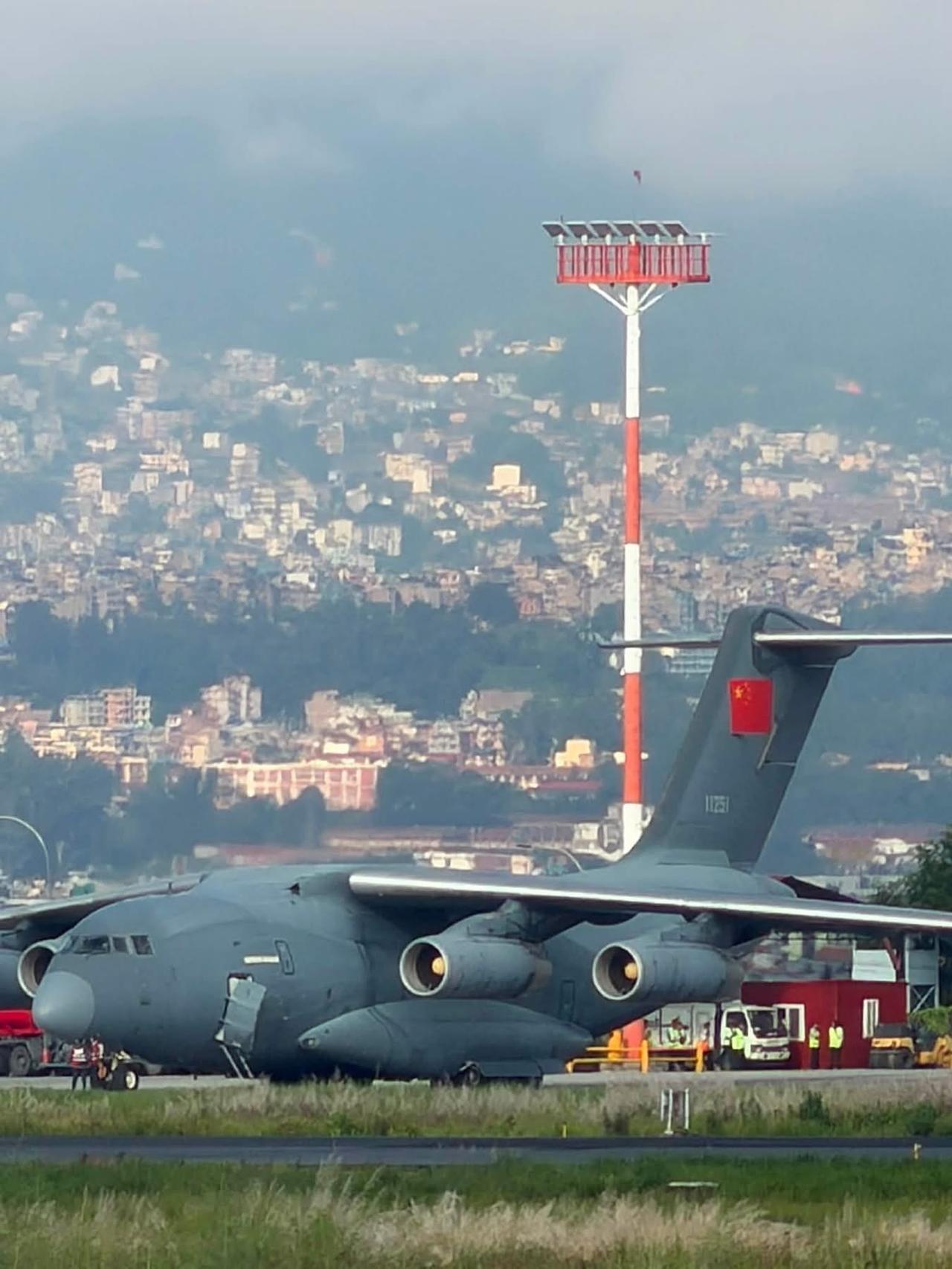 两架空军Y-20飞抵尼泊尔加德满都机场图片来源于网络