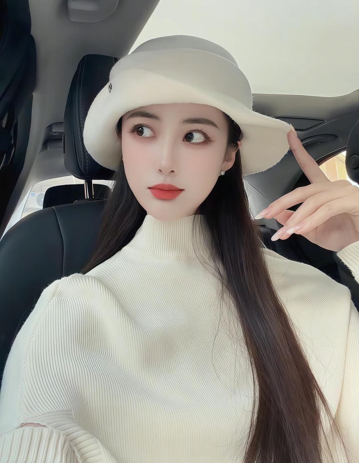 轻纱拂面，玉颜如花。