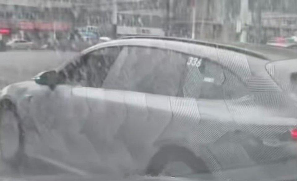 好奇5566会怎么改，但最快也是2027年。伪装车看5系的外观改动不大，相比之下