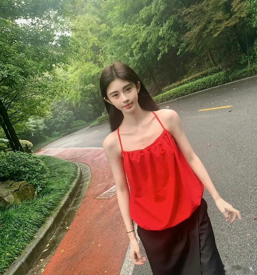 鞠婧祎和孔雪儿是在比谁更网红吗