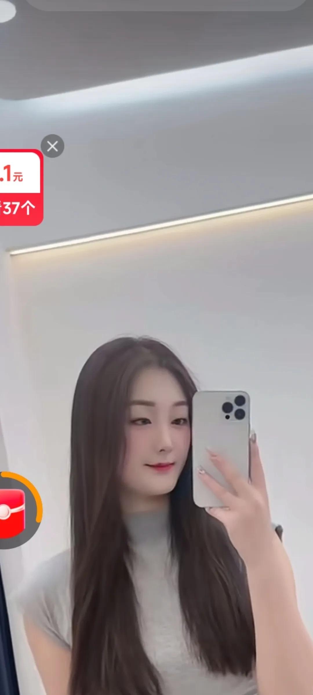 李亚楠一个普通医院的护士。自从嫁了朱小伟在朱家待了一年。人气高涨粉丝几百