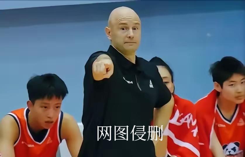 四川女篮三连败，暴露了三个方面的致命弱点。一、怕对抗。二、怕打乱战。三、怕