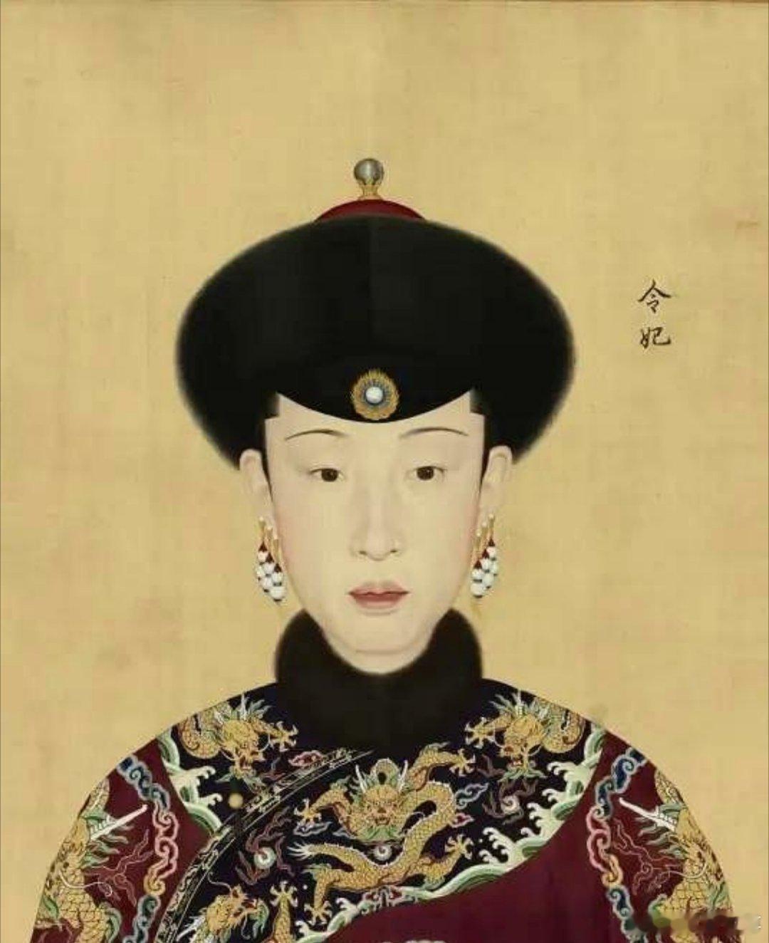 十年，怀孕七次，生下六个孩子。但每一个刚落地，就被人从她怀里抱走。她连月子都没坐
