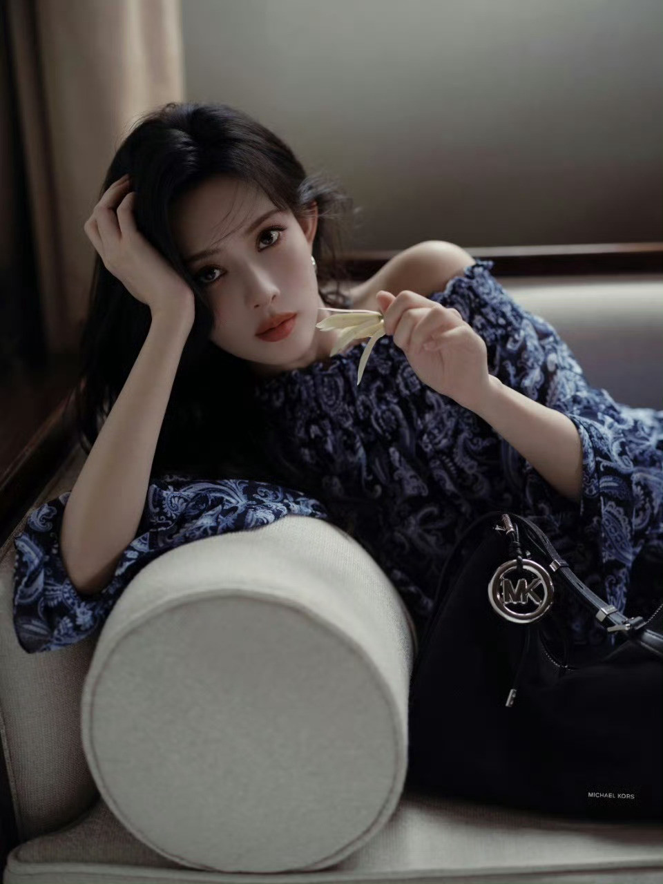 孟子义拿白兰花这张图熟女魅力你们懂吗啊啊啊​​​