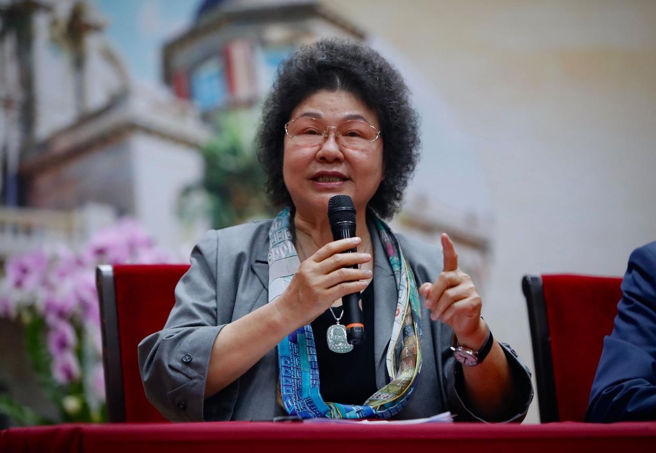 深绿“台独”大佬陈菊终于滚蛋了！赖清德办公室刚刚发布消息称，陈菊已请辞“监察院长