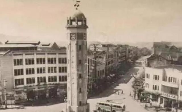 1996年6月26日下午，中央就重庆直辖管辖方案在李鹏办公室展开讨论。当时，四川