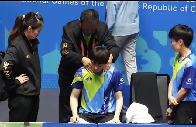 王曼昱因伤退赛，是经过队医检查和评估的，她已经为黑龙江全运代表团拼得了一枚金牌！