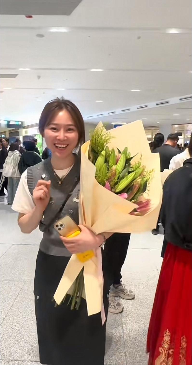 张大炮去了趟新疆，带火了一个美女新疆钢材小雪！这位美女是河南人，在新疆做钢材生意