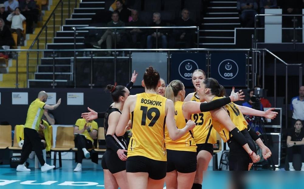 土耳其球迷破防了：求求朱婷赶紧老去吧！一个人狂砍24分，46次扣球砸下23