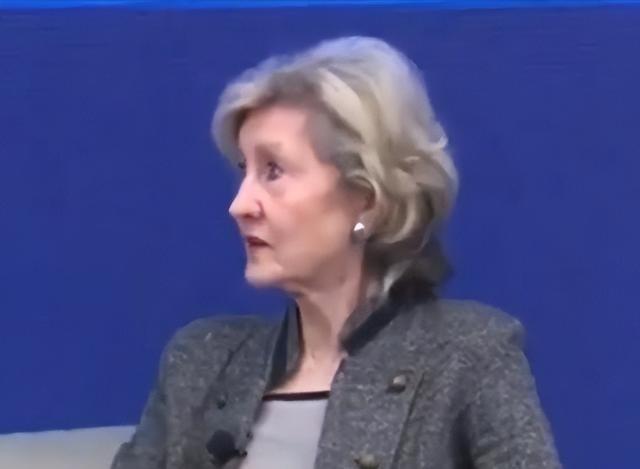 对付中国，不是去和它打仗！美国驻北约前大使曾说：中国有庞大的陆军、海军和空军，以
