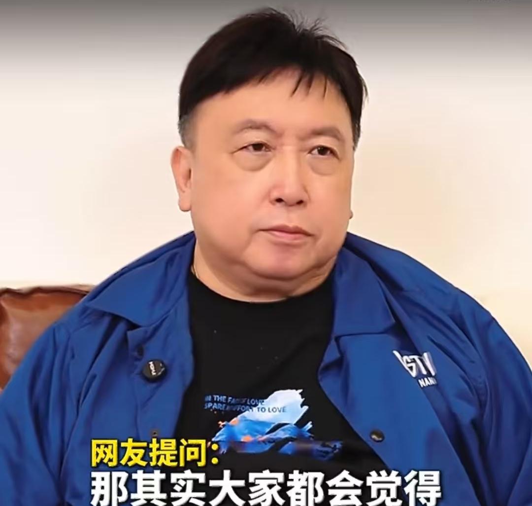 助理对王晶说：“大家都觉得张柏芝和谢霆锋离婚很可惜哎。”王晶：“娱乐圈很少有金童
