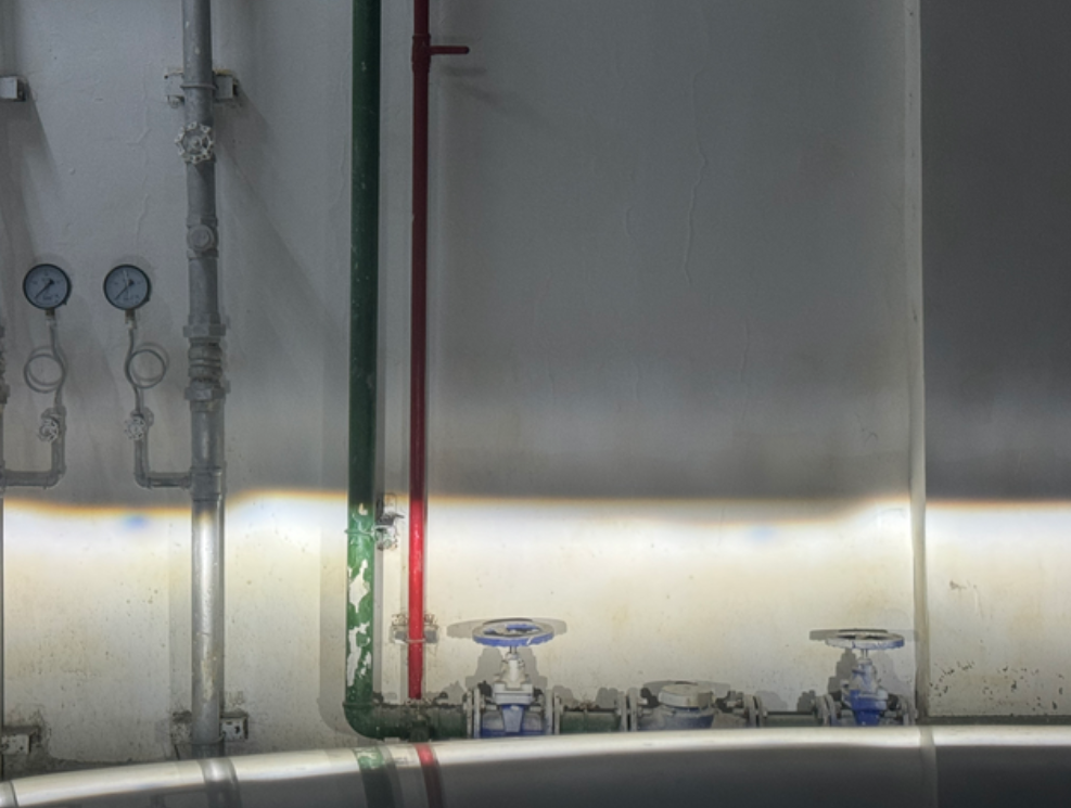 奥迪灯照出来不是一条线？大家的车灯照墙上是怎么样的呀，也是我这样吗？看着别扭