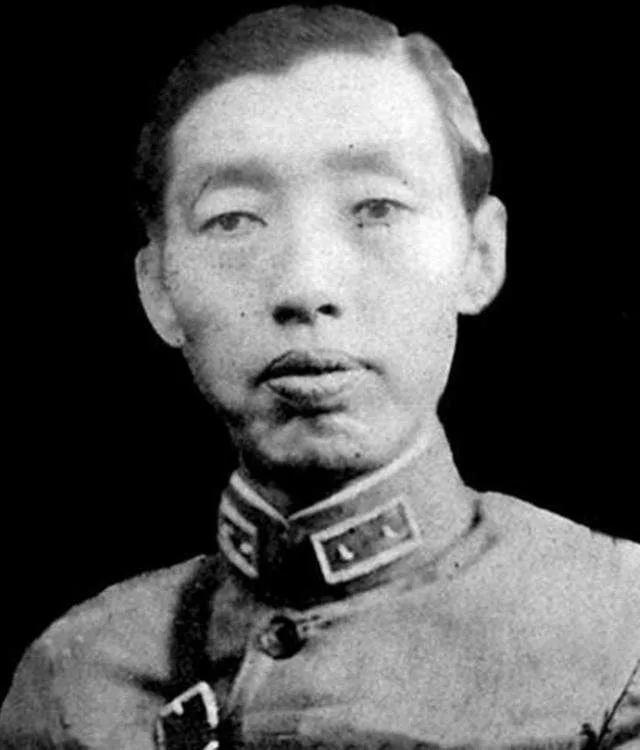 军阀石友三差点被地主打死，是地主儿子救了他，后来他称地主儿子为七哥。早年石友山