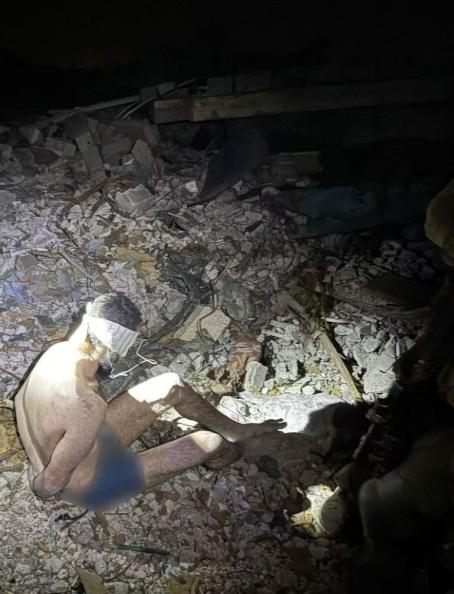 沙地道里没有吃喝了，17名哈马斯突击队员连夜逃出地道！以色列军队一天一夜搜捕，所