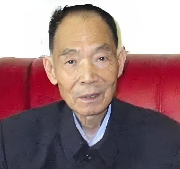 他是我党顶尖情报专家，长征与抗战中破译密电屡建奇功，1955年拟授中将（年仅36