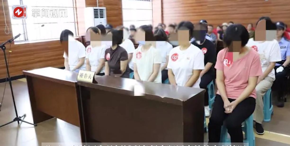 “大快人心！”四川乐山，一小学食堂里的11名普通员工，利用职务之便，将食堂里的优