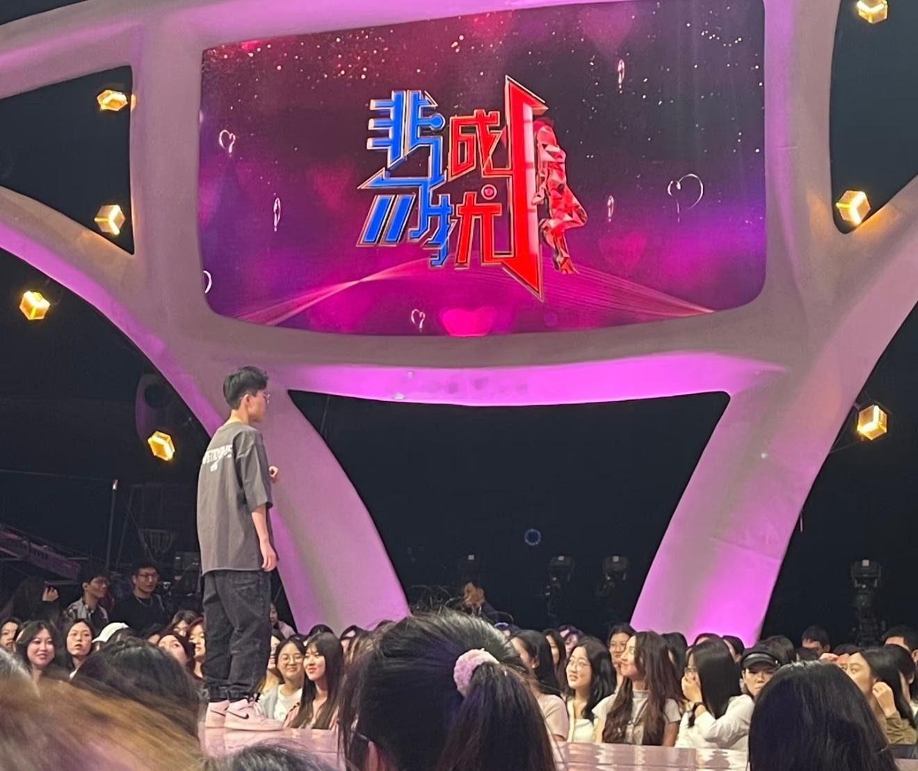 《非诚勿扰》有个女嘉宾曾经说过这么一句话：“你20岁来找我，可以没车没房，你25