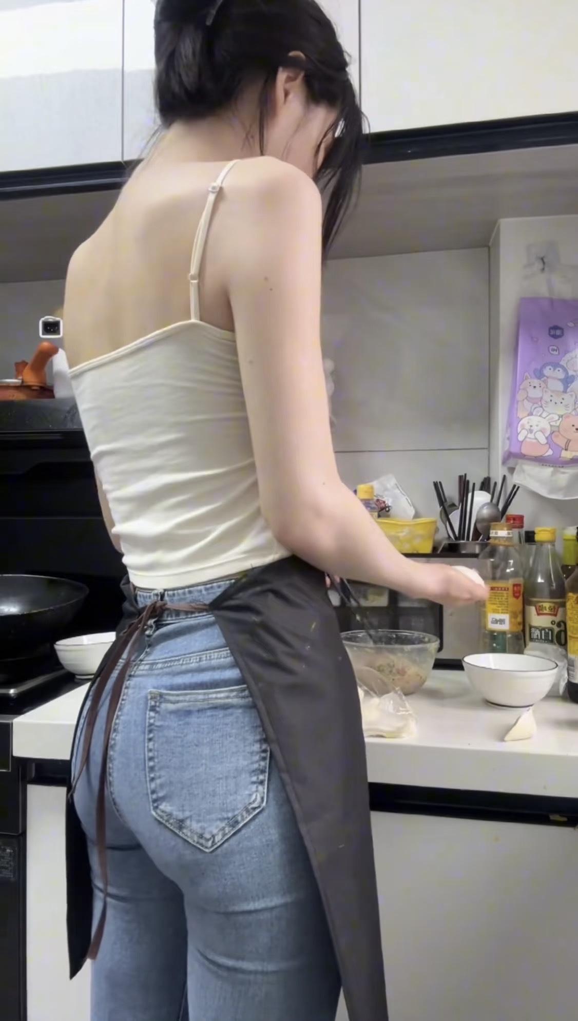 今天来我哥家，嫂子给包饺子吃，嫂子真好！[呲牙笑][呲牙笑][呲牙笑]