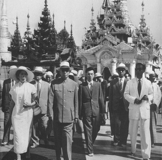 1948年，刘少奇在西柏坡迎娶了他的第六任妻子王光美。这是刘少奇一生中最后一段婚