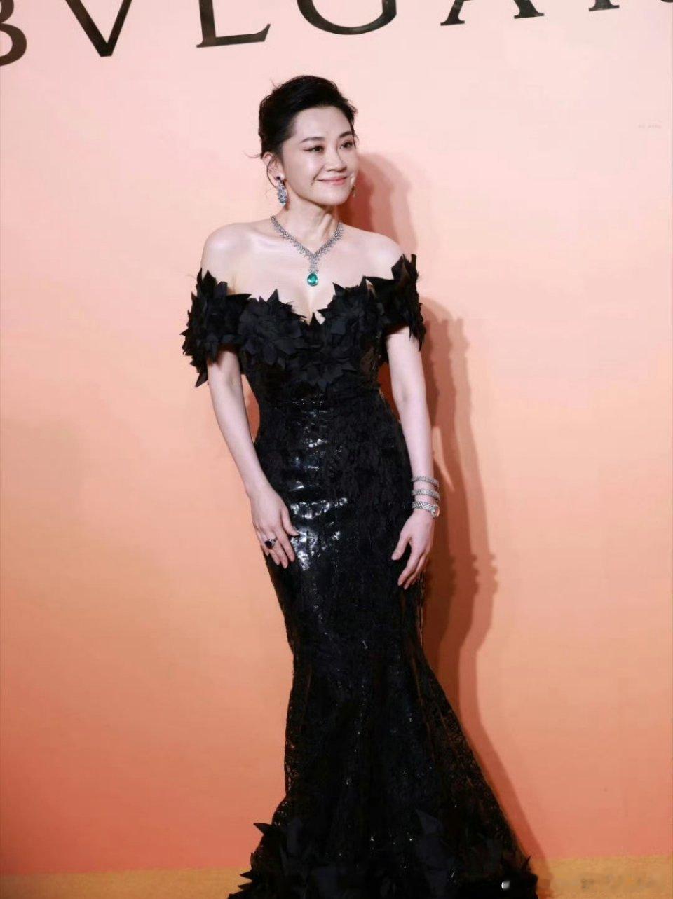 宝格丽那个活动也是几年前的视频了，近几年许晴好像没怎么出来，那时候一直说被封.杀