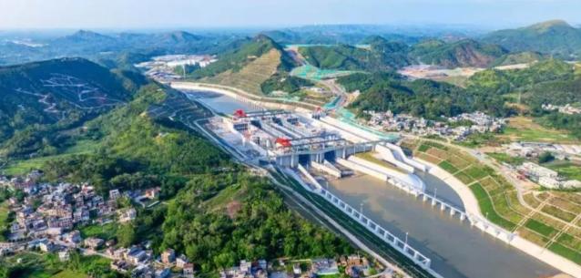 钦州等了三十年，等来一条河。 过去钦州沿海却无江河通航入海，港口吞吐量长期被