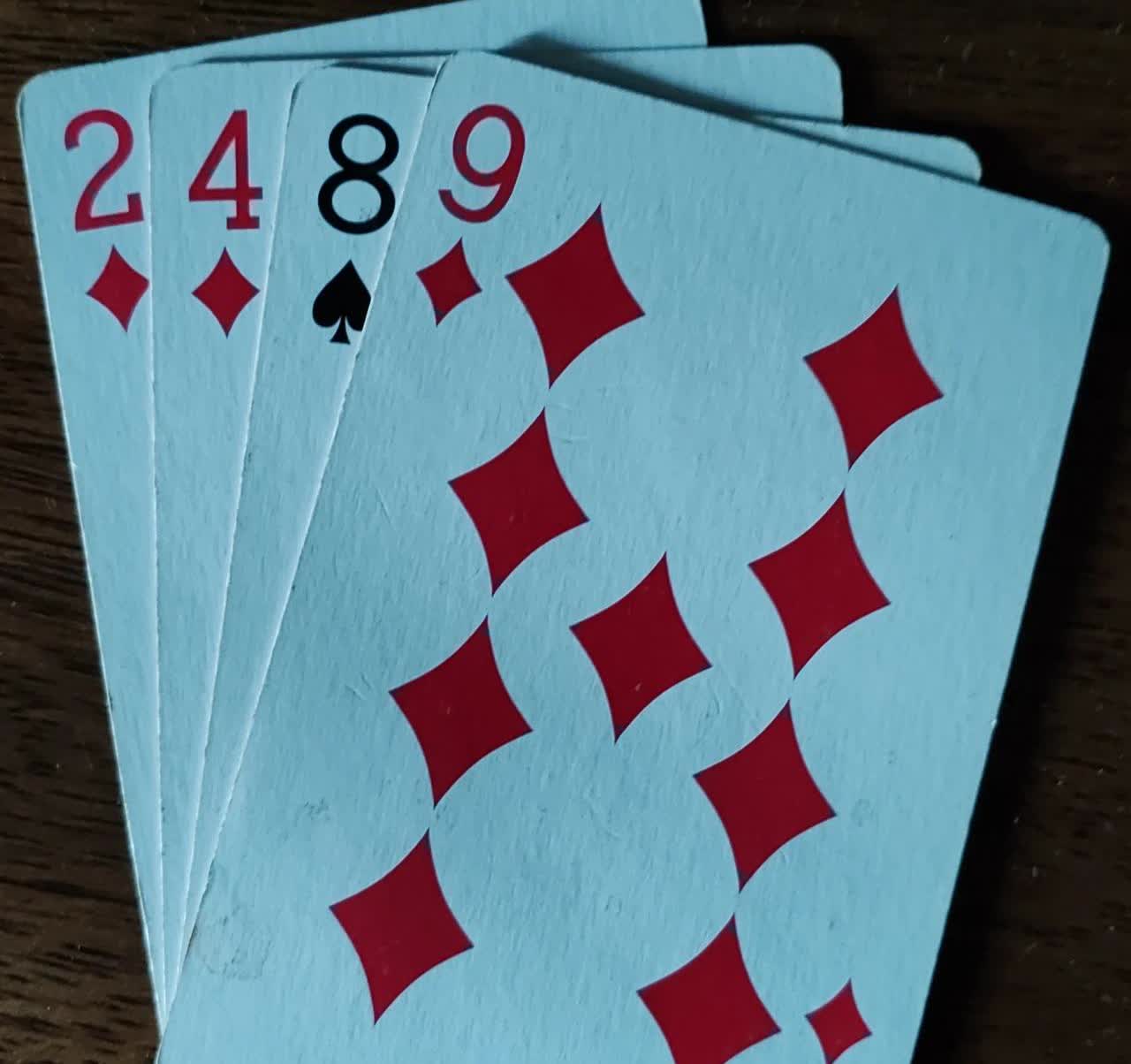 24点益智少游戏，来继续挑战不可能，继续随机发牌。第一副牌2489