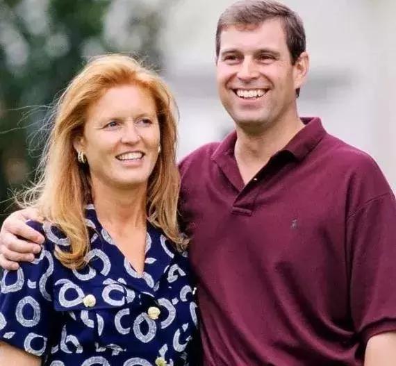 让莎拉进了王室的大门，应该是英女王，最后悔的决定！为何？因为这女子，一没有颜