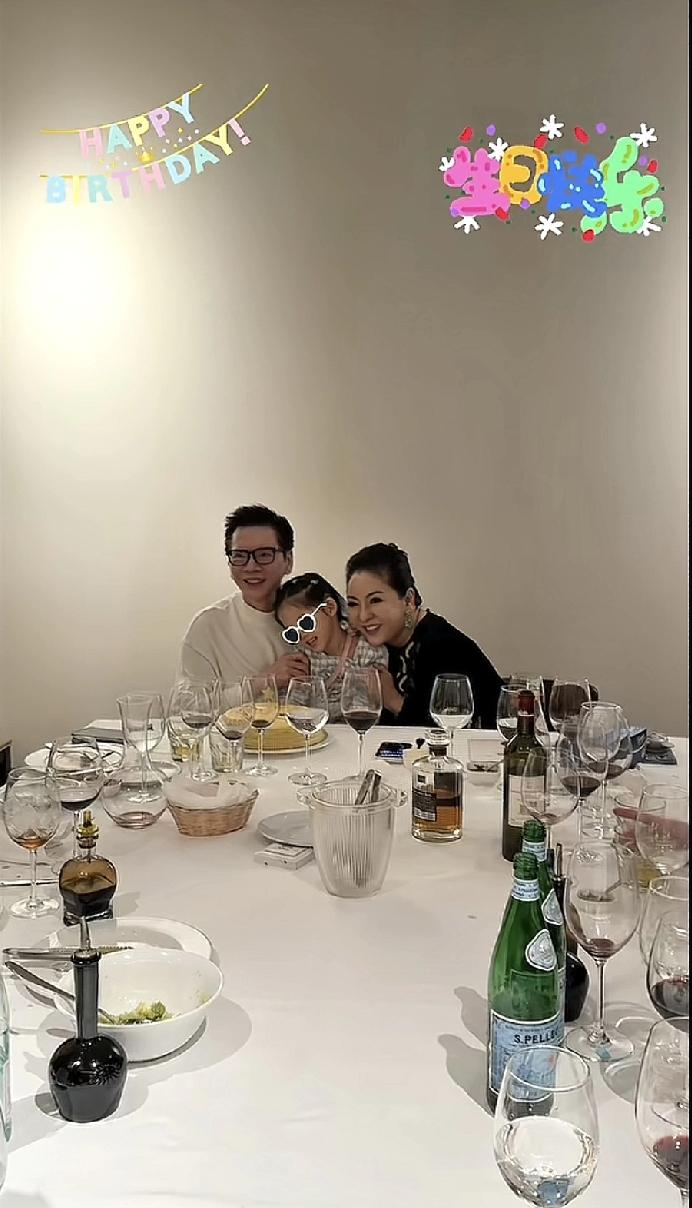 向佑果然叛逆，与父母感情不好，竟然缺席了父亲向华强的77岁生日聚会，向太很生气!