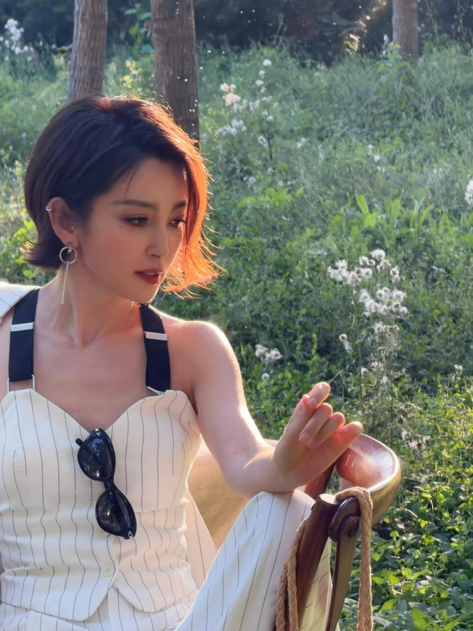 李冰冰短发好帅李冰冰短发A爆了谁懂啊！李冰冰一剪短发直接帅出新高度，利落剪裁搭配