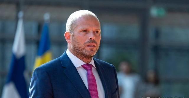 比利时国防大臣扬言：“要让莫斯科沦为废墟“！比利时国防大臣德克尔在接受《晨报》专