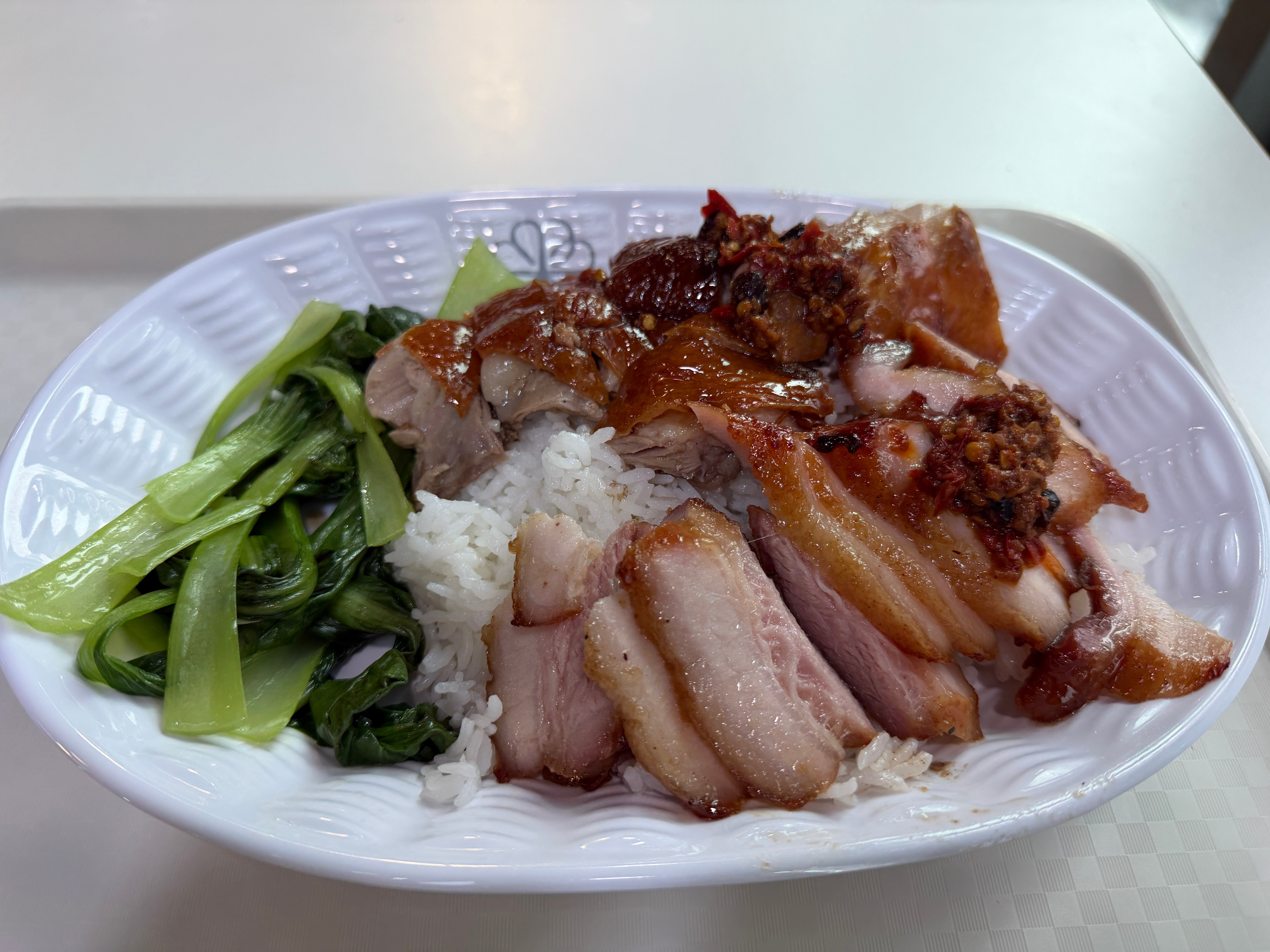 简简单单一顿工作餐，烧鸭拼叉烧，大家伙都吃了吗[墨镜]​​​