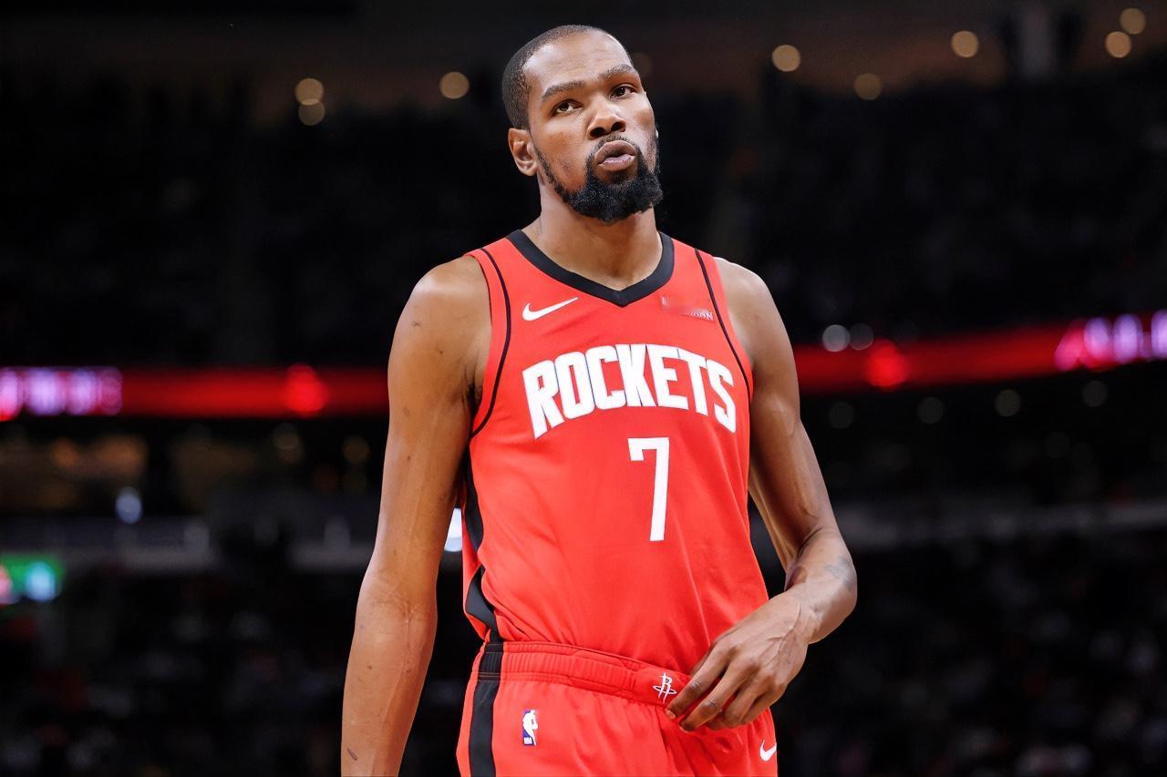 杜兰特：这关键球我只是想传出去过渡一下，没想到传出去就传不回来了？？？申京：看