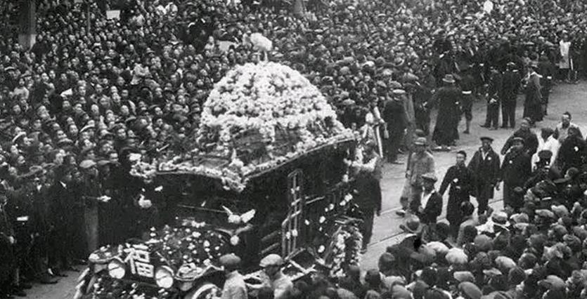 1916年，清末首富“盛宣怀”去世，他大约留给子孙100多亿元的财产。其中包括，